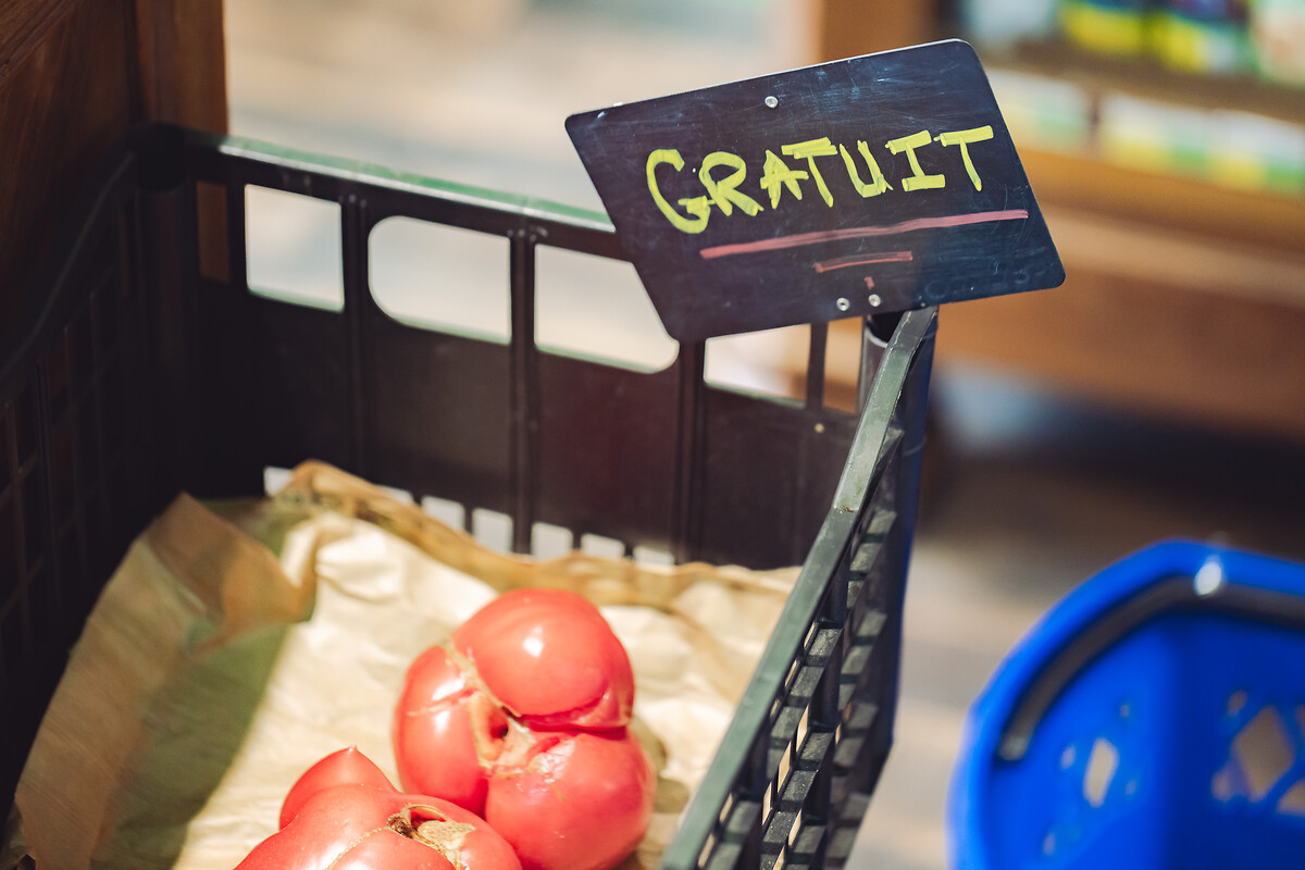 Les légumes un peu abimé ou à consommer rapidement son offert gratuitement.