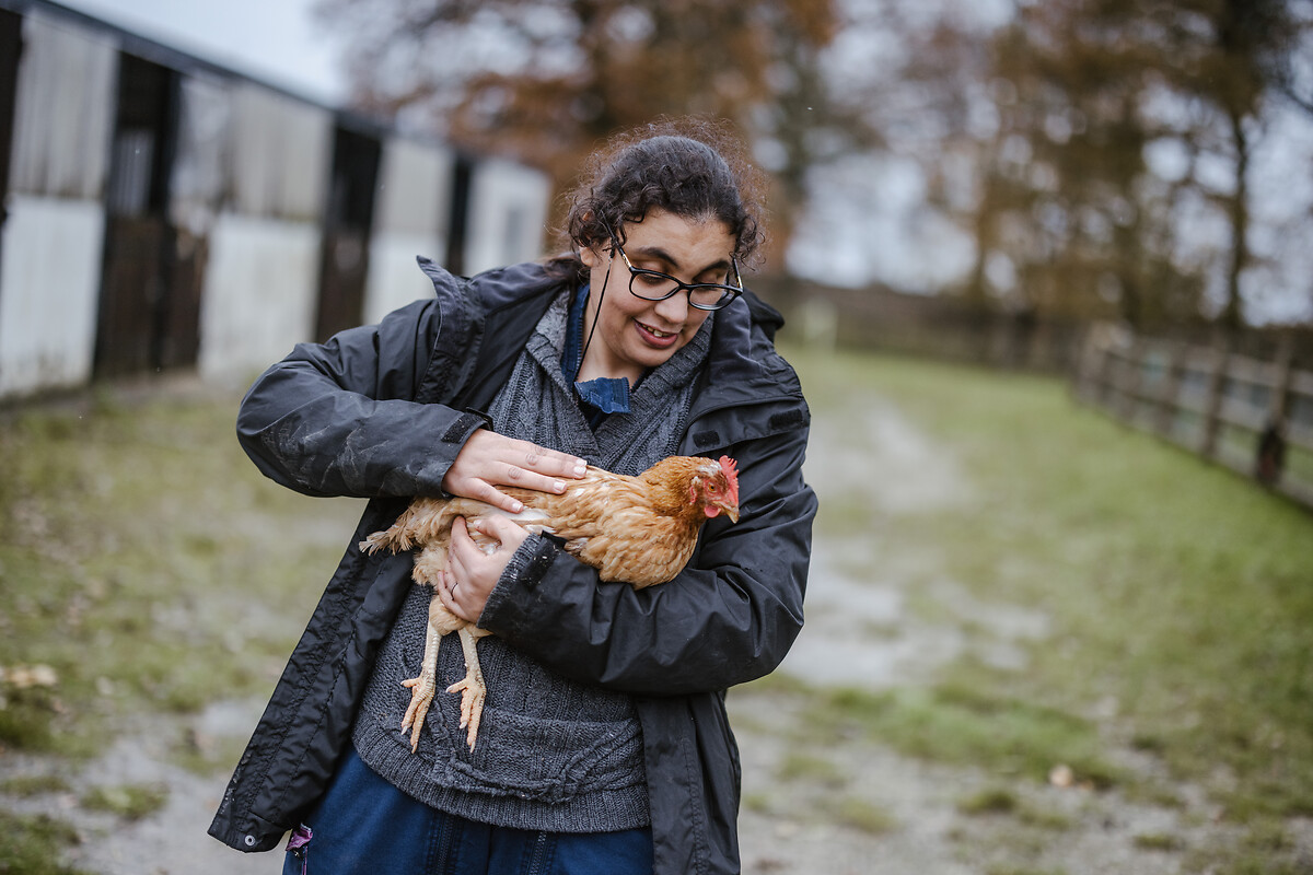 Fatima Boudiouan à la ferme pédagogique du château d'Auvilliers, lundi 25 novembre 2024.