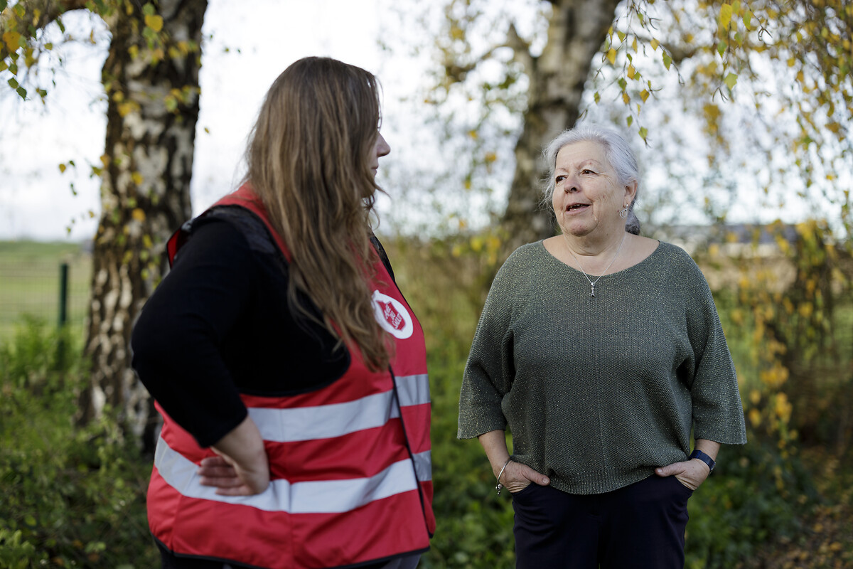 De gauche à droite : BARBARA ROUBAUD et M-CHRISTINE PELERIN ; en échange avant le cours de sport (photo prise à son domici