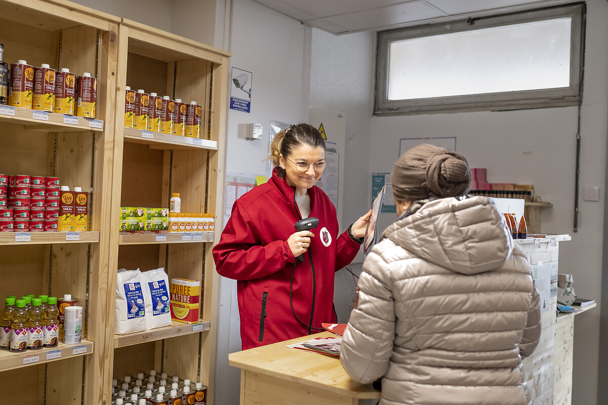 Epicerie solidaire sur le site des 